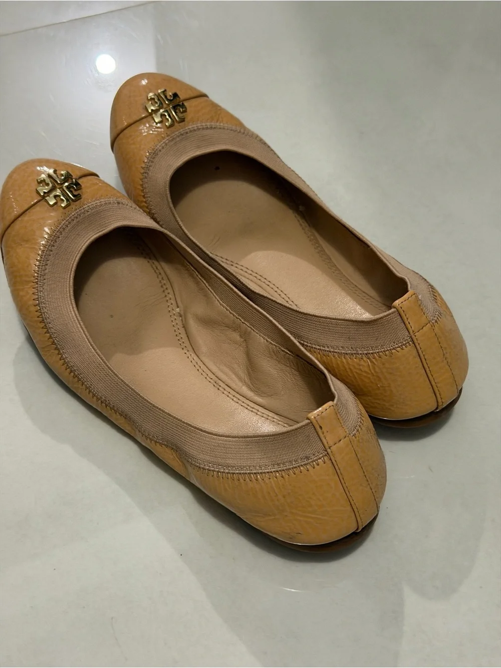 Tory Burch Beige/Tan Patent Leather Logo Ballet Flats